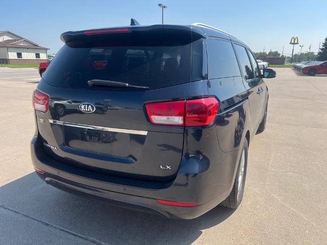 2017 Kia Sedona LX photo 3