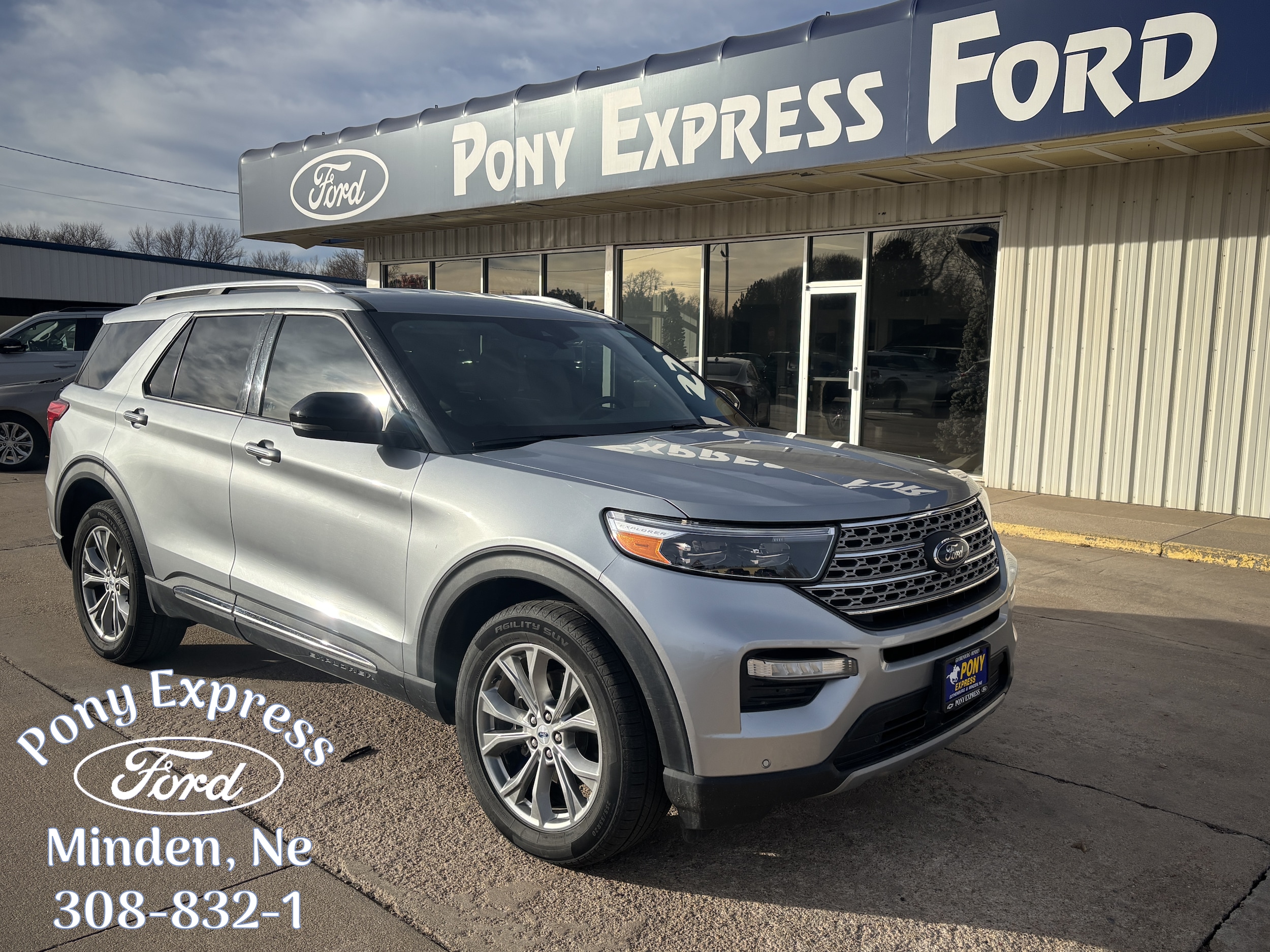 2023 Ford Explorer Limited's photo
