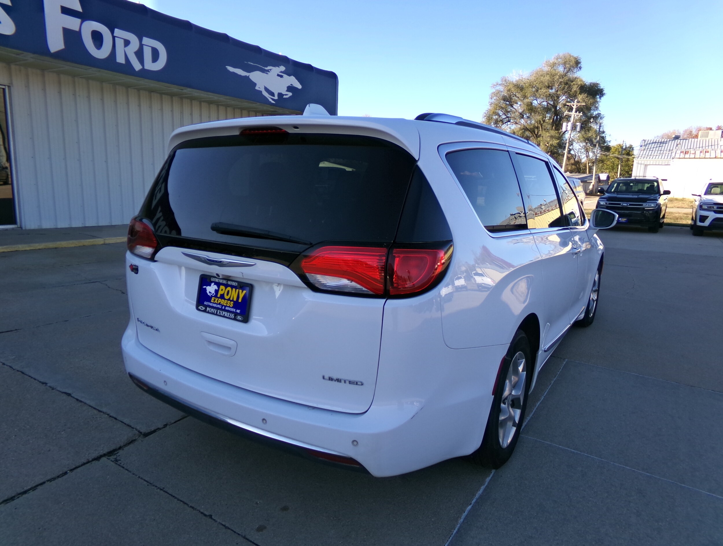 2019 Chrysler Pacifica Limited photo 3