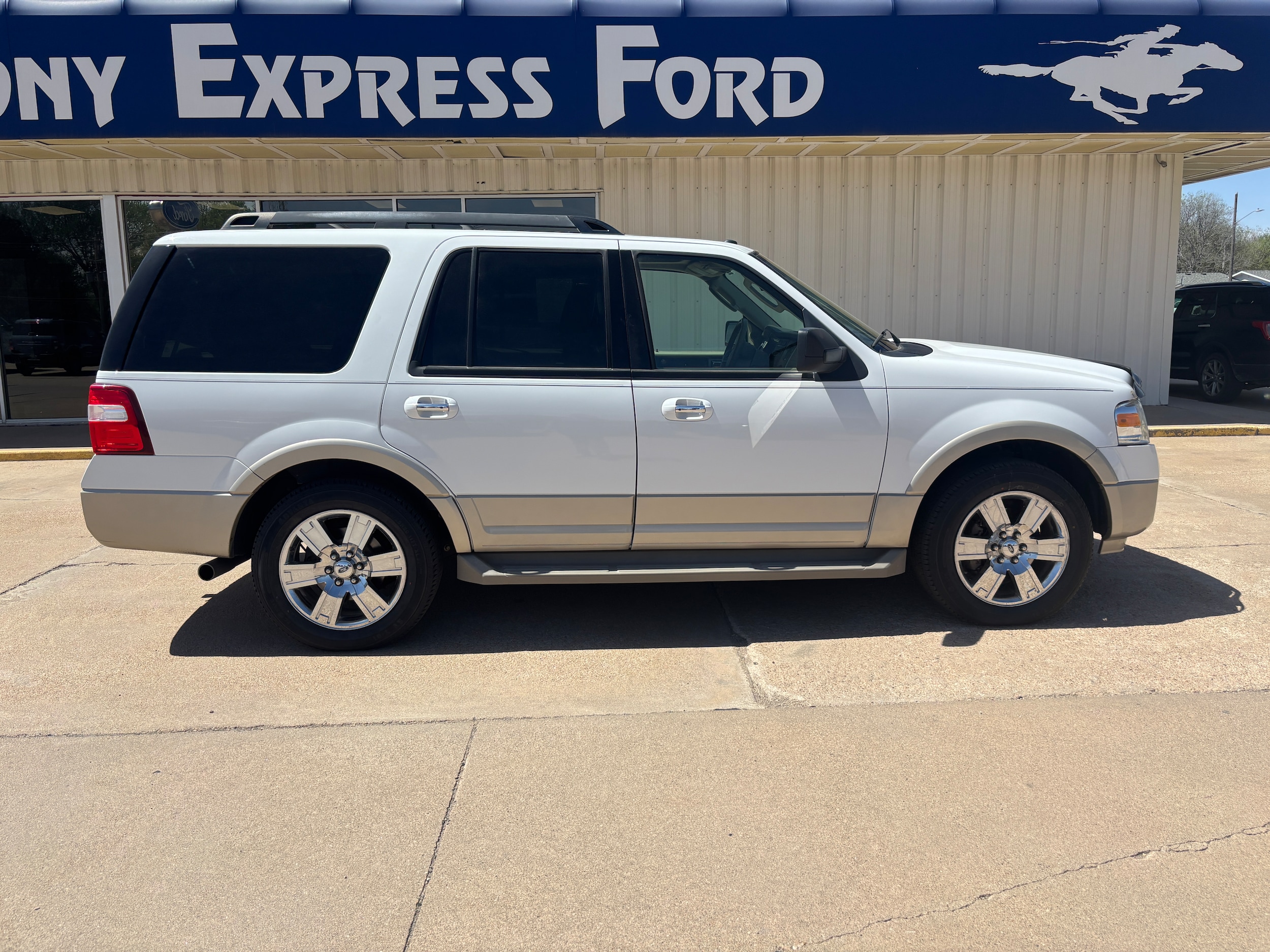Used 2009 Ford Expedition Eddie Bauer with VIN 1FMFU18509EB10966 for sale in Minden, NE