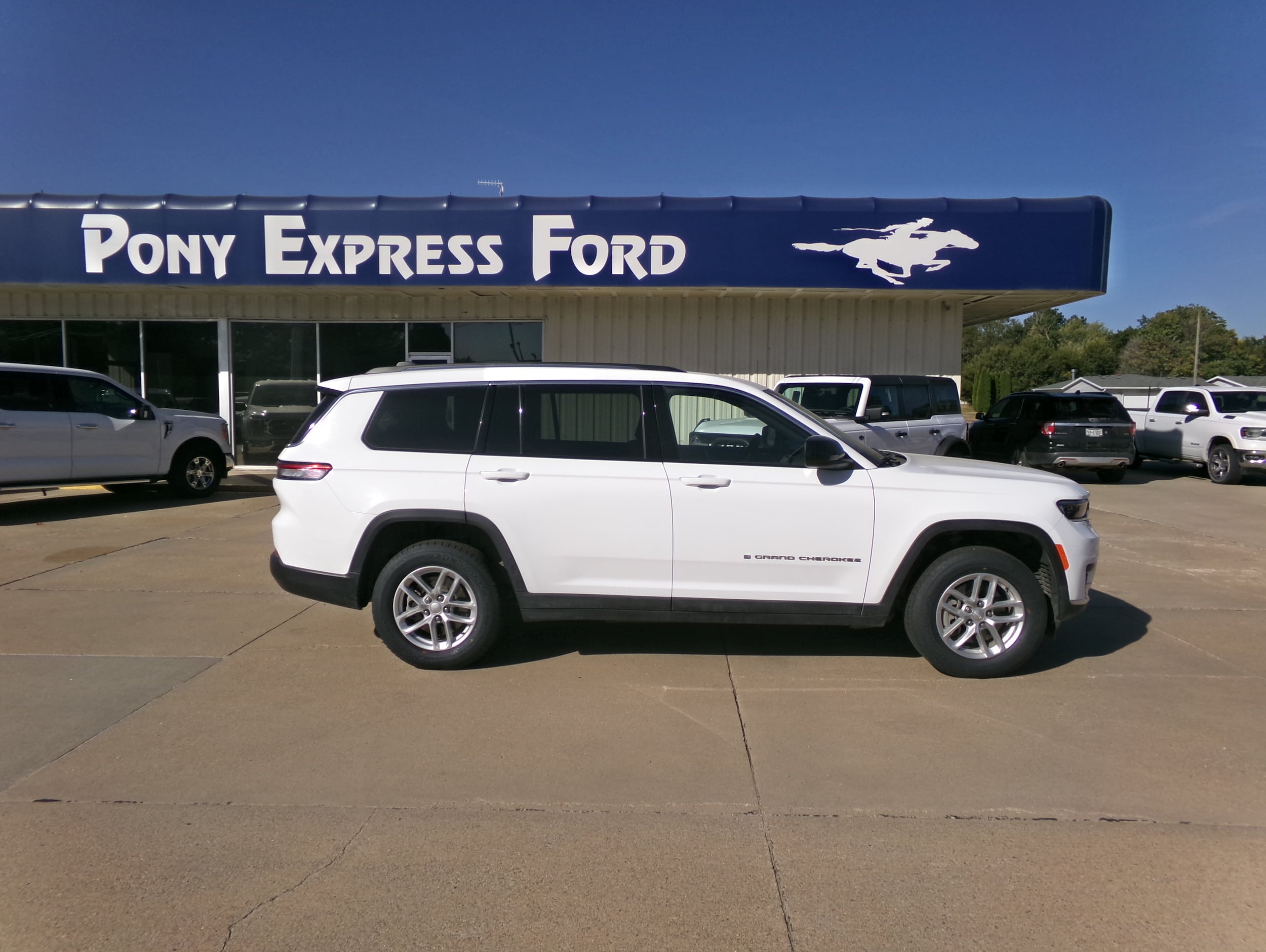 Used 2023 Jeep Grand Cherokee L Laredo with VIN 1C4RJKAG1P8865938 for sale in Minden, NE