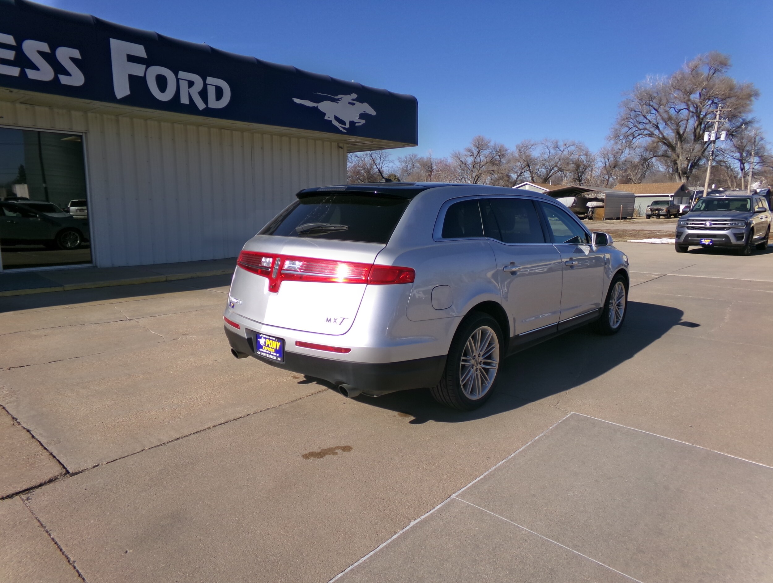 2019 Lincoln MKT Reserve photo 2