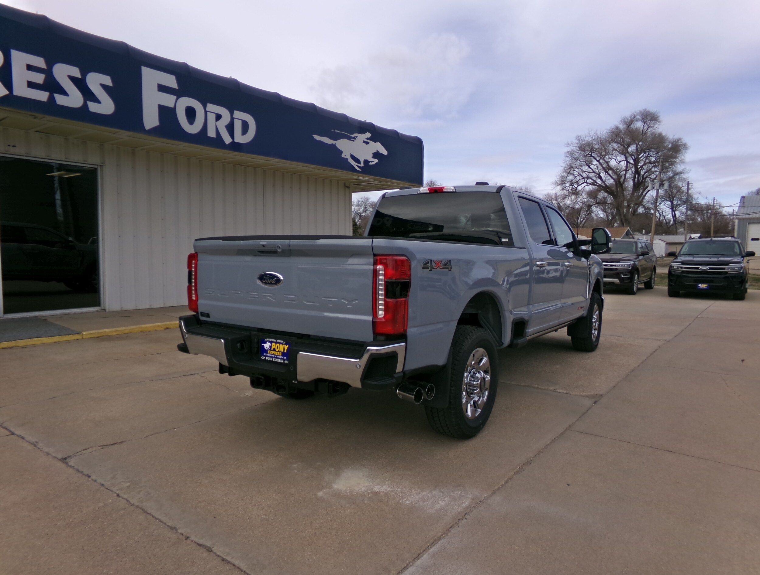 2025 Ford F-350 Lariat photo 3