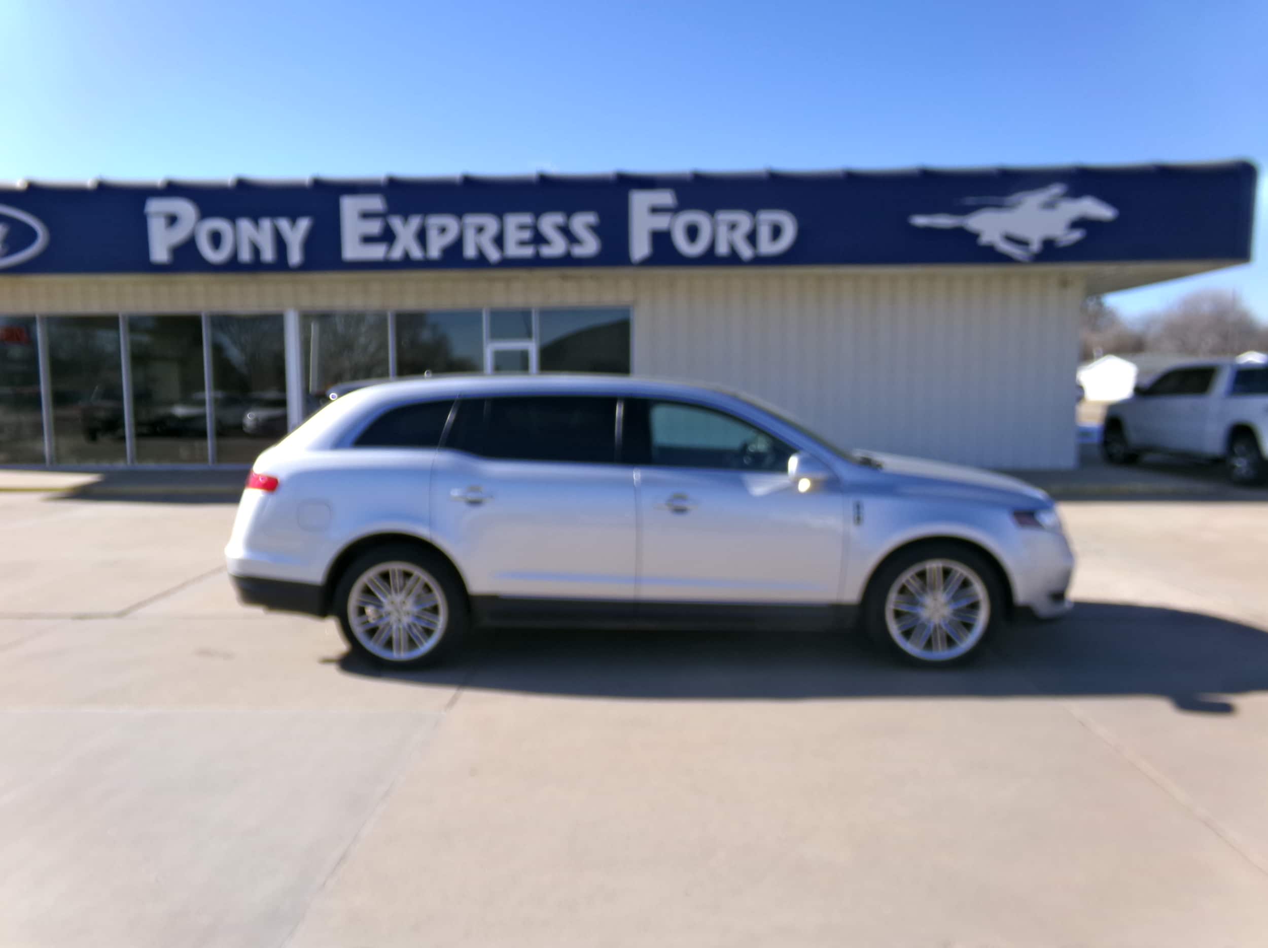 Used 2019 Lincoln MKT Reserve with VIN 2LMHJ5AT1KBL03599 for sale in Minden, NE