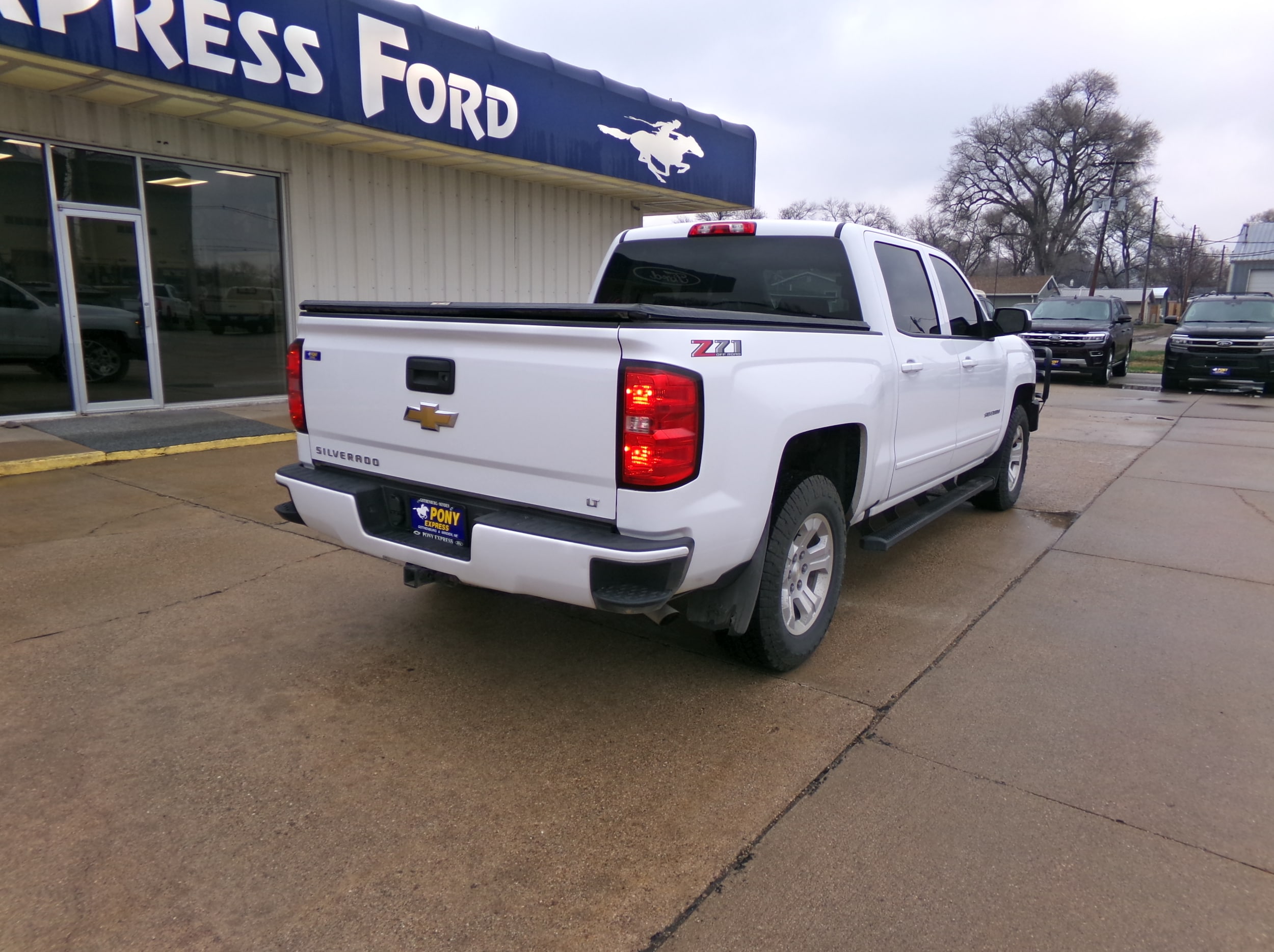 2018 Chevrolet Silverado 1500 LT photo 3