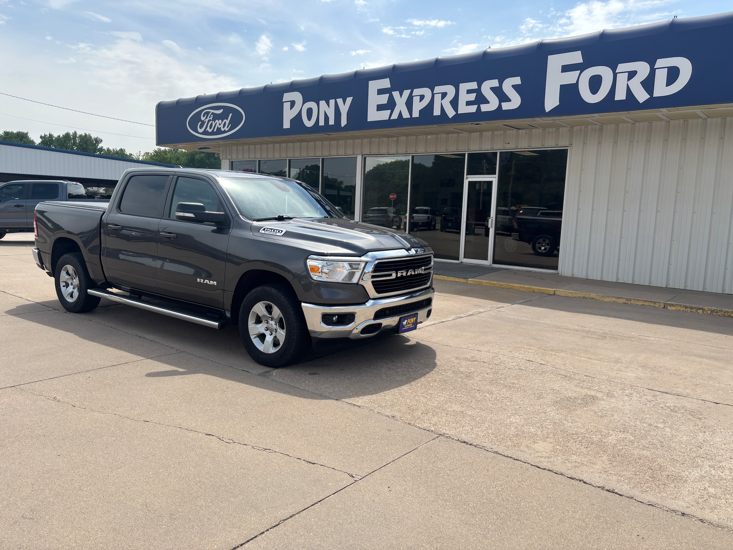 2021 RAM 1500 Big Horn/Lone Star 4x4 Crew Cab 5'7's photo