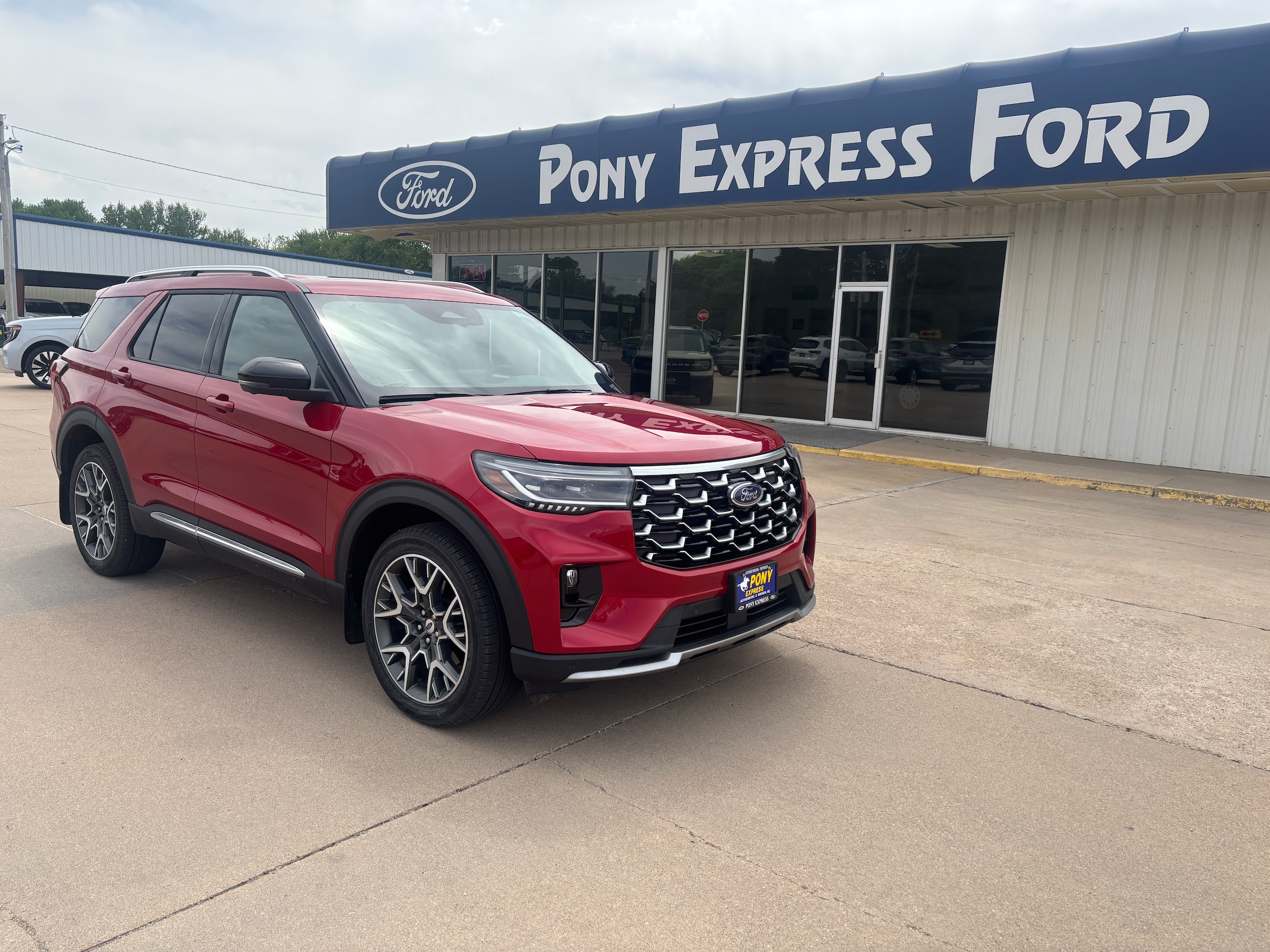 2025 Ford Explorer Platinum 4WD (PL535)'s photo