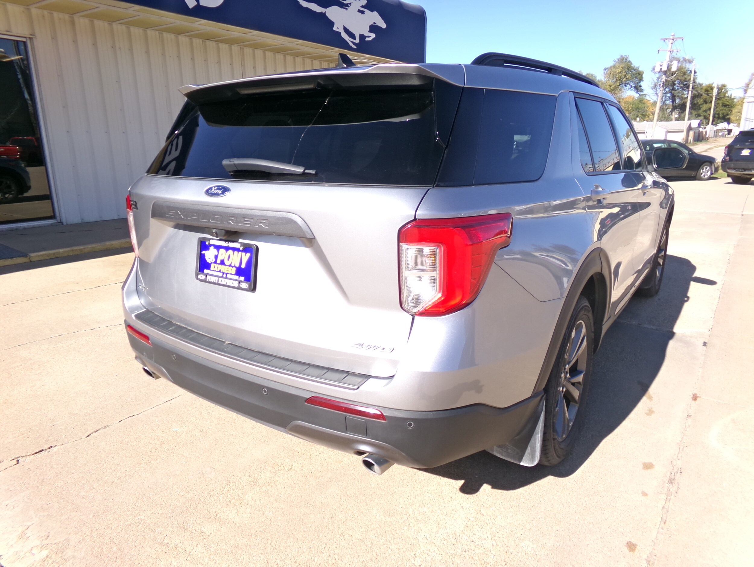 2021 Ford Explorer XLT photo 2