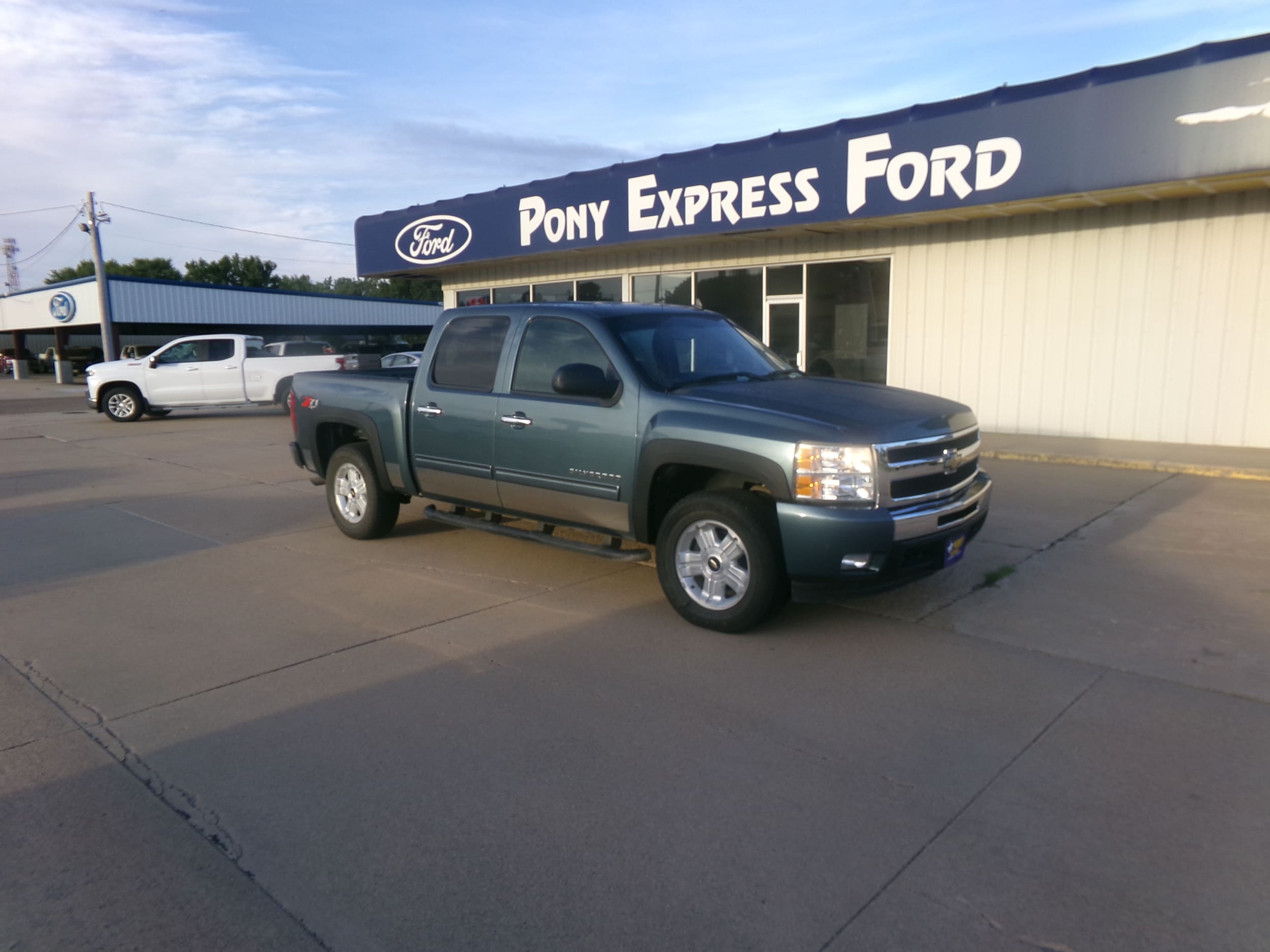 Used 2011 Chevrolet Silverado 1500 LT with VIN 3GCPKSE37BG178381 for sale in Minden, NE