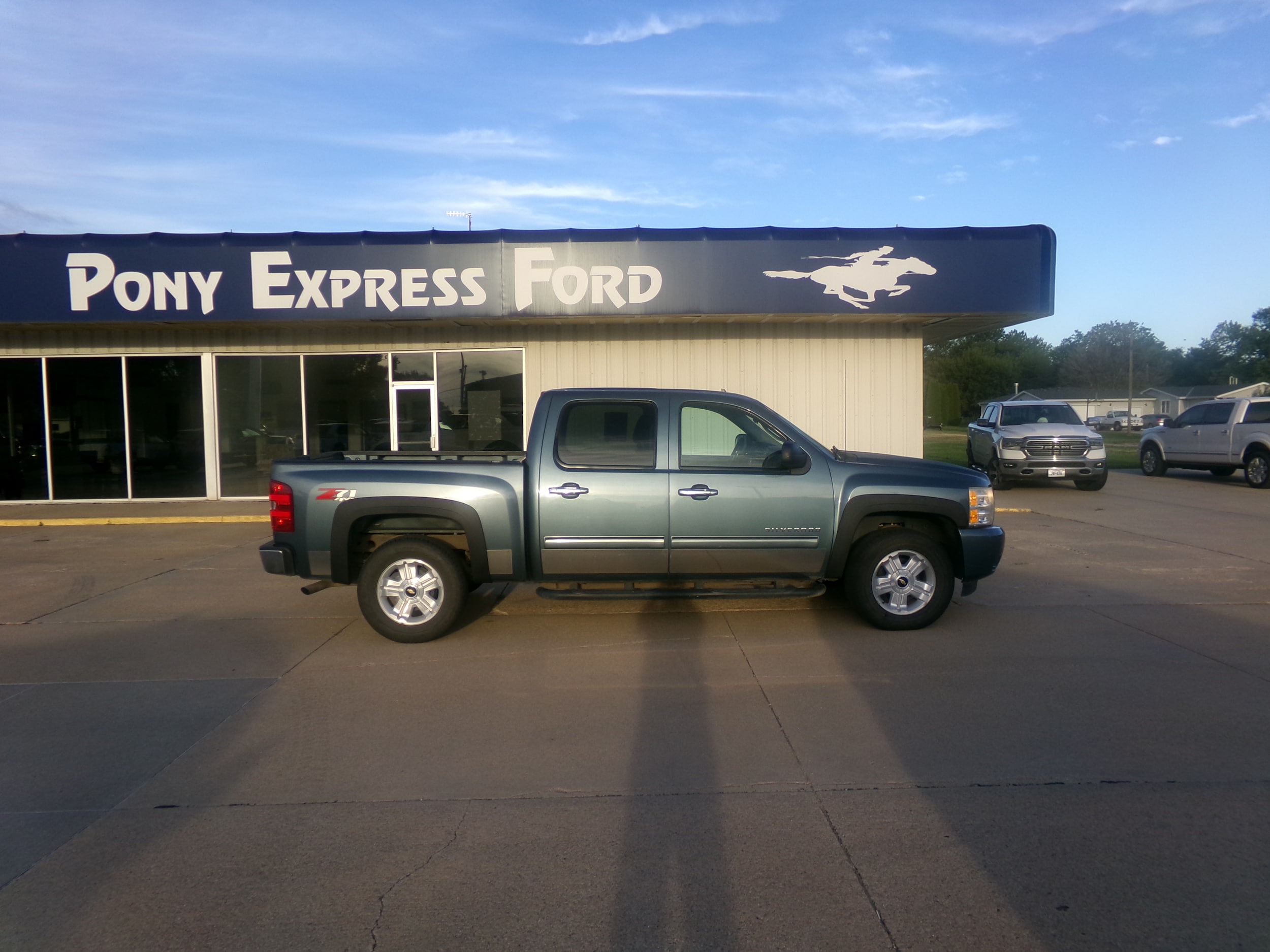 Used 2011 Chevrolet Silverado 1500 LT with VIN 3GCPKSE37BG178381 for sale in Minden, NE