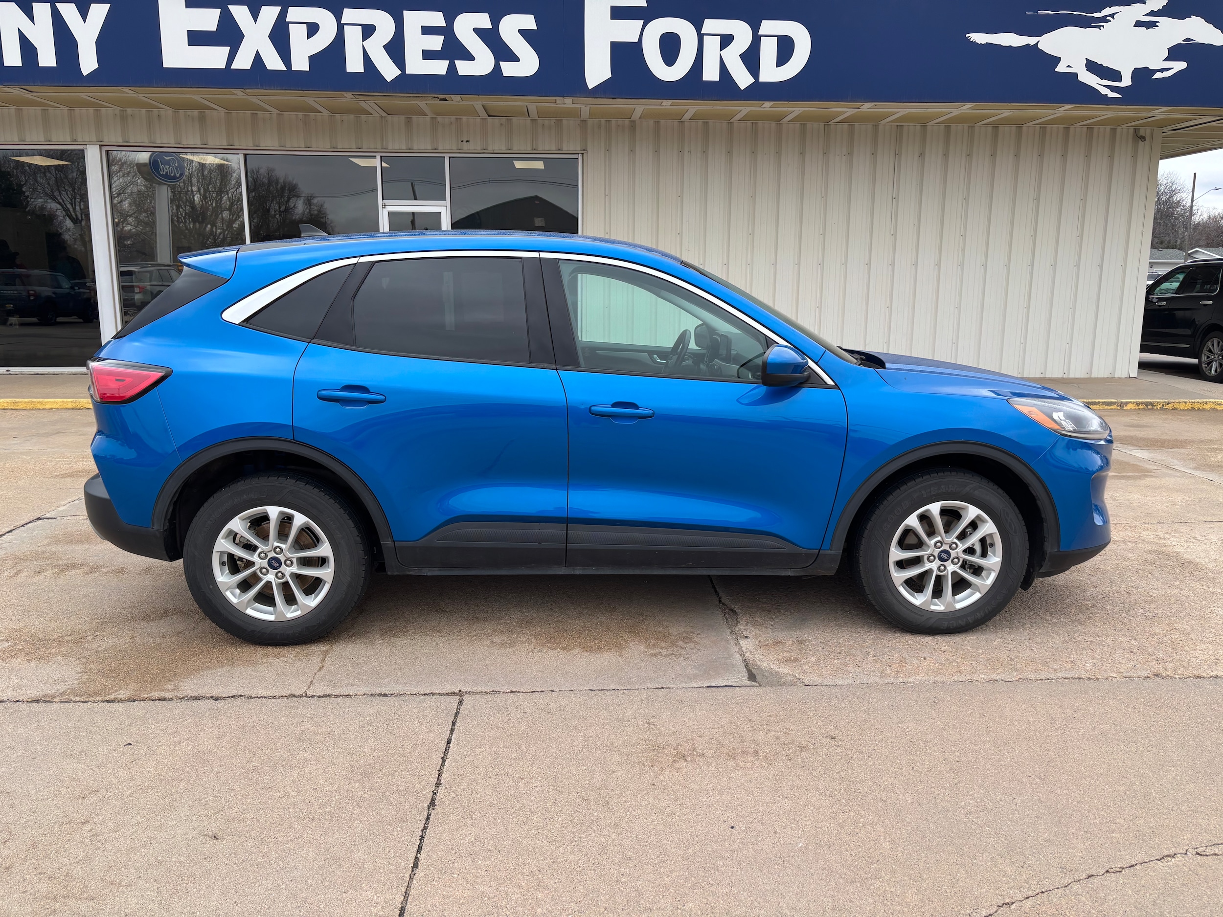 Used 2021 Ford Escape SE with VIN 1FMCU9G6XMUA28186 for sale in Minden, NE
