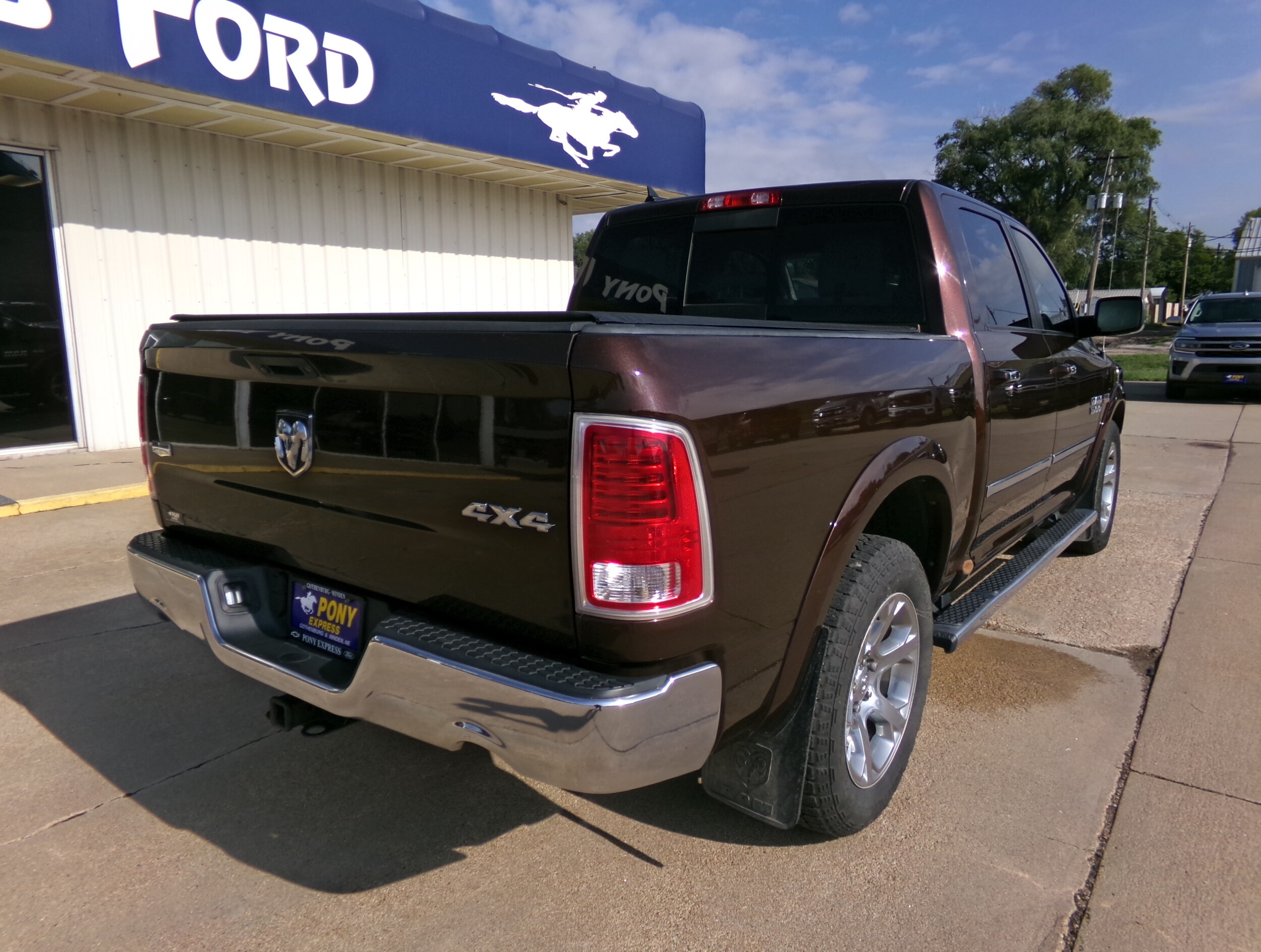 2015 Ram 1500 Laramie photo 2