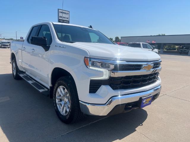 2023 Chevrolet Silverado 1500 LT photo 3