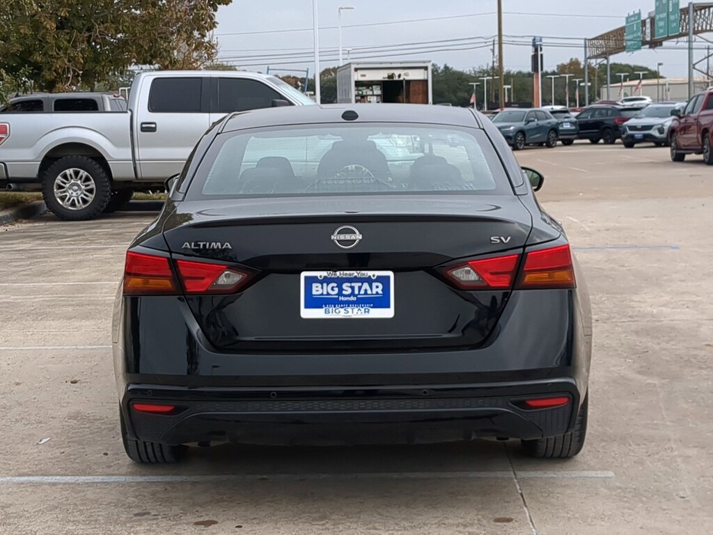 Used 2024 Nissan Altima 2.5 SV Sedan