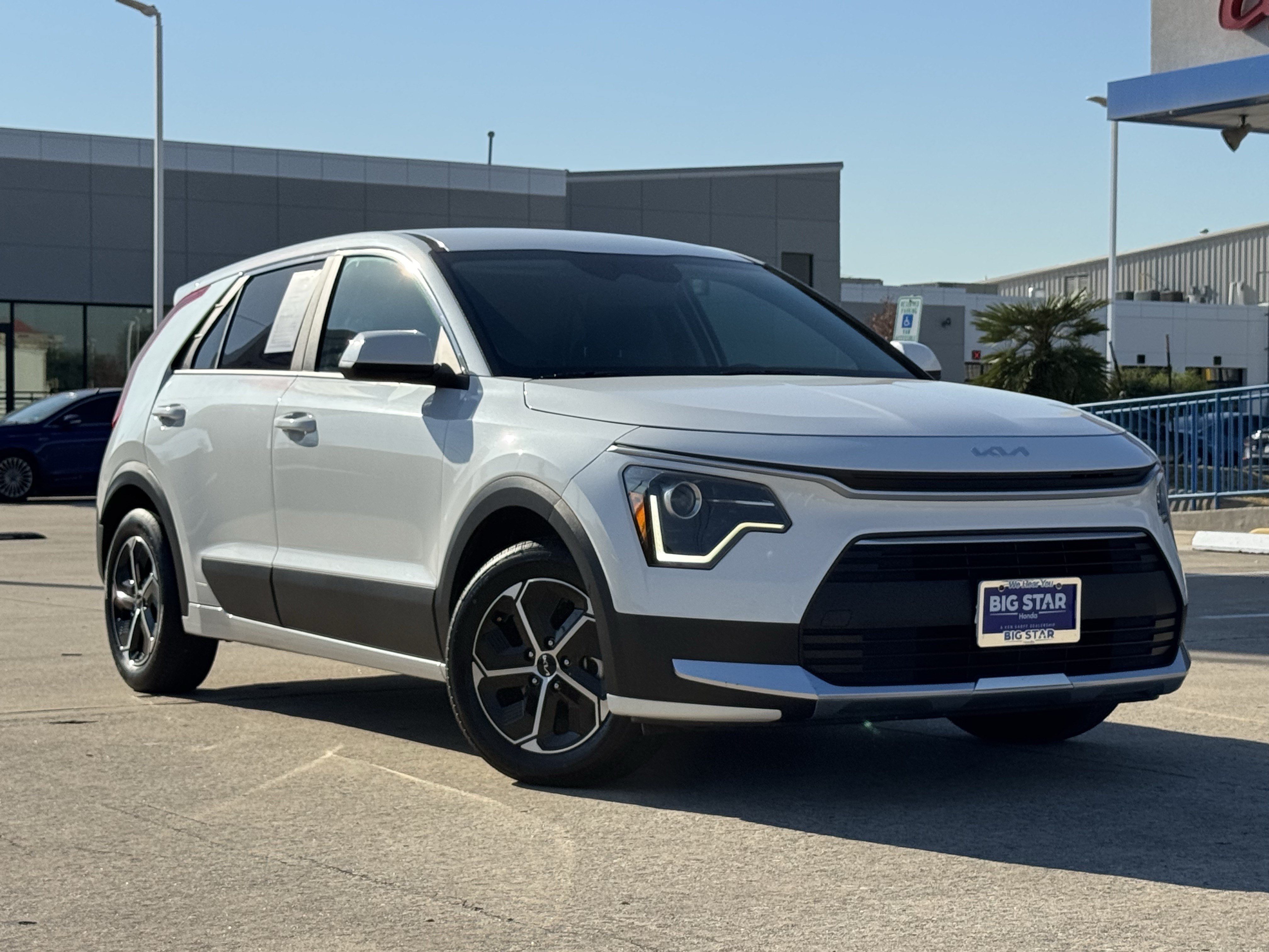 Certified 2025 Kia Niro LX SUV