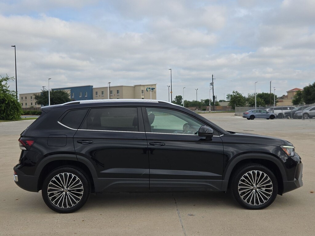 Used 2025 Volkswagen Taos 1.5T SE SUV