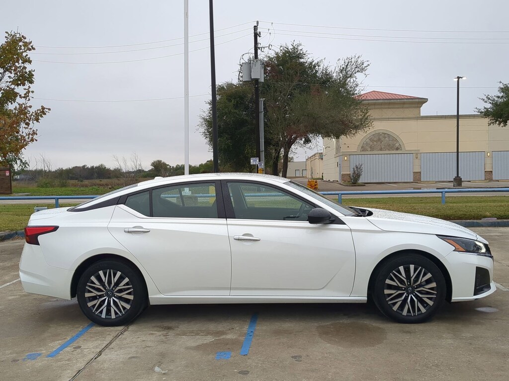 Used 2024 Nissan Altima 2.5 SV Sedan