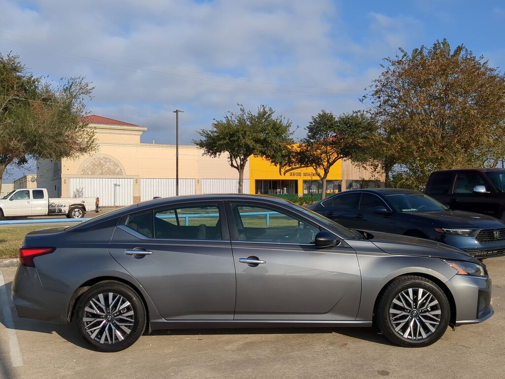 Used 2024 Nissan Altima 2.5 SV Sedan