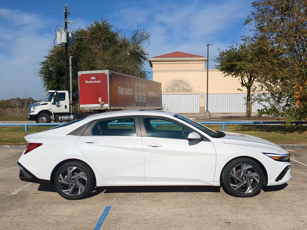 Certified 2025 Hyundai Elantra SEL Convenience Sedan