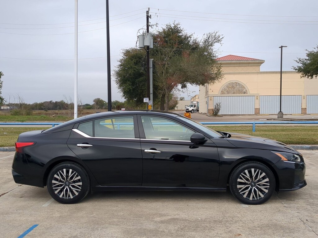 Used 2024 Nissan Altima 2.5 SV Sedan