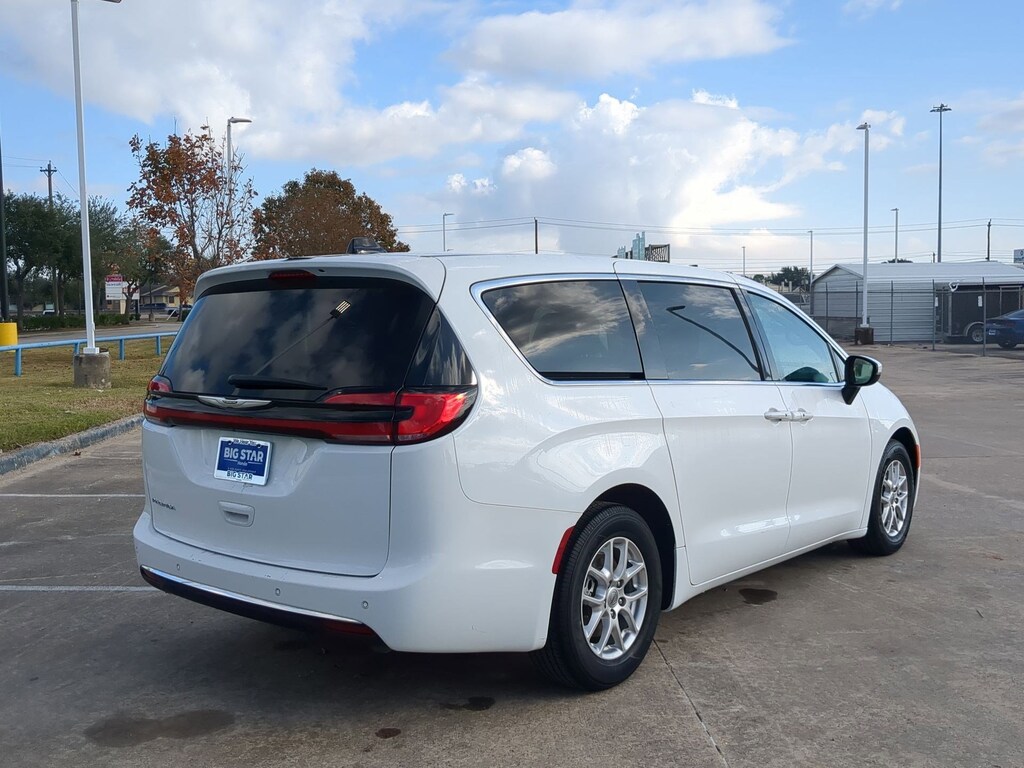 Used 2023 Chrysler Pacifica Touring L Van Passenger Van