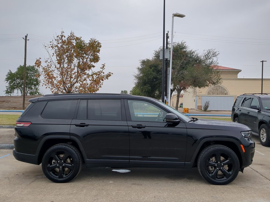 Used 2023 Jeep Grand Cherokee L Laredo SUV