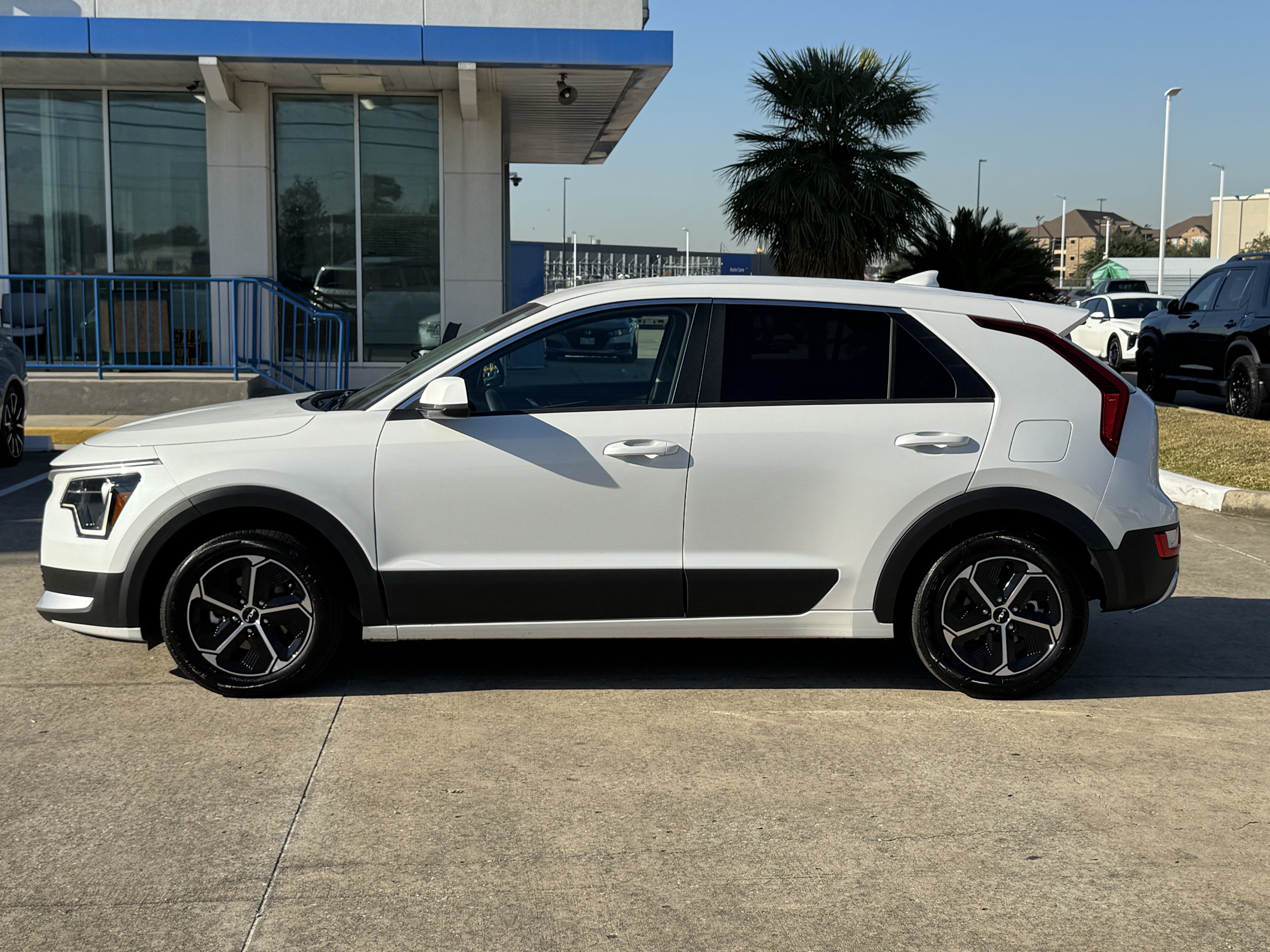 Certified 2025 Kia Niro LX SUV