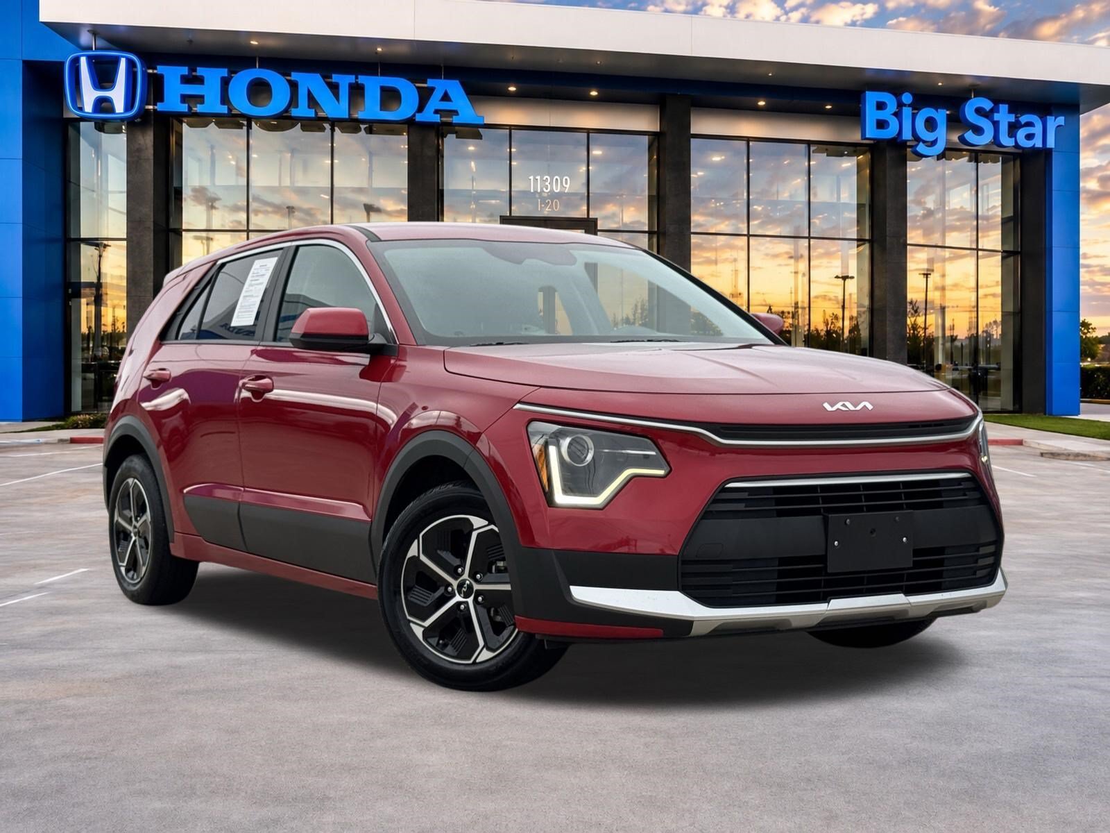 Certified 2025 Kia Niro LX SUV
