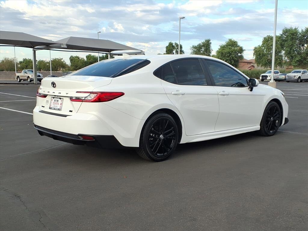 2025 Toyota Camry SE photo 4
