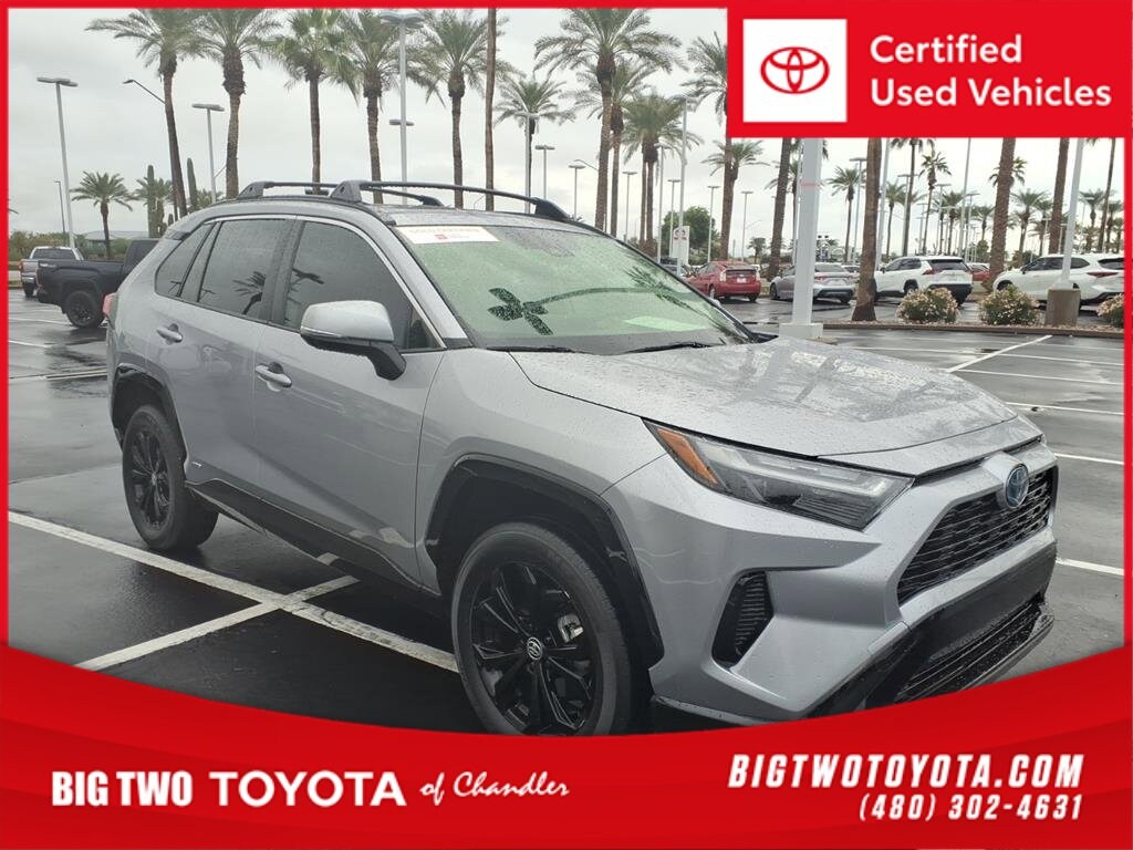 2023 Toyota RAV4 SE's photo