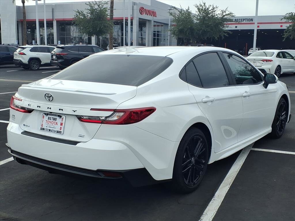 2025 Toyota Camry SE photo 4