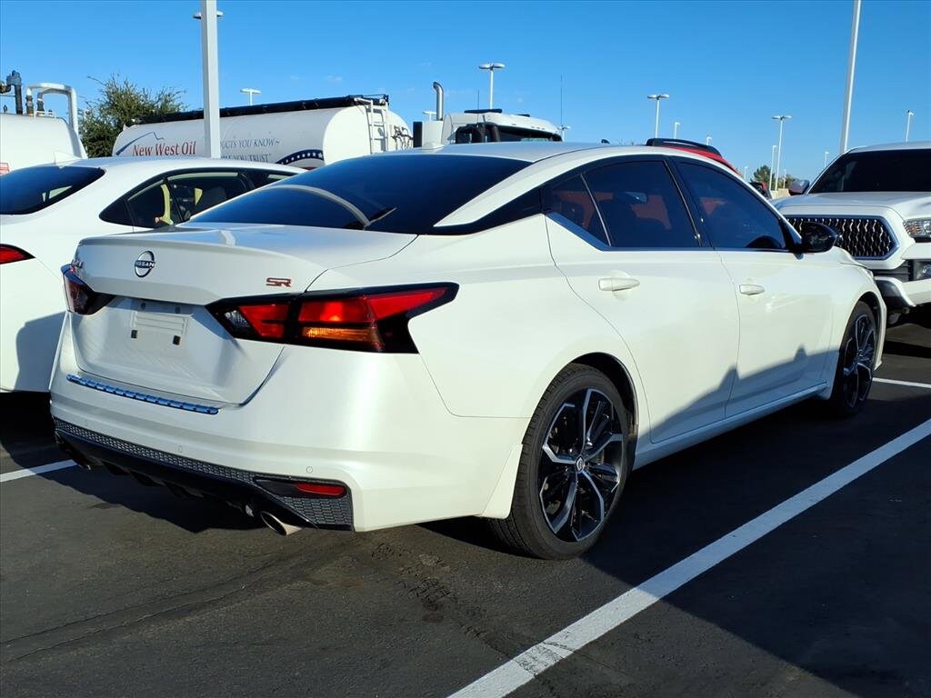 2023 Nissan Altima 2.5 SR photo 3