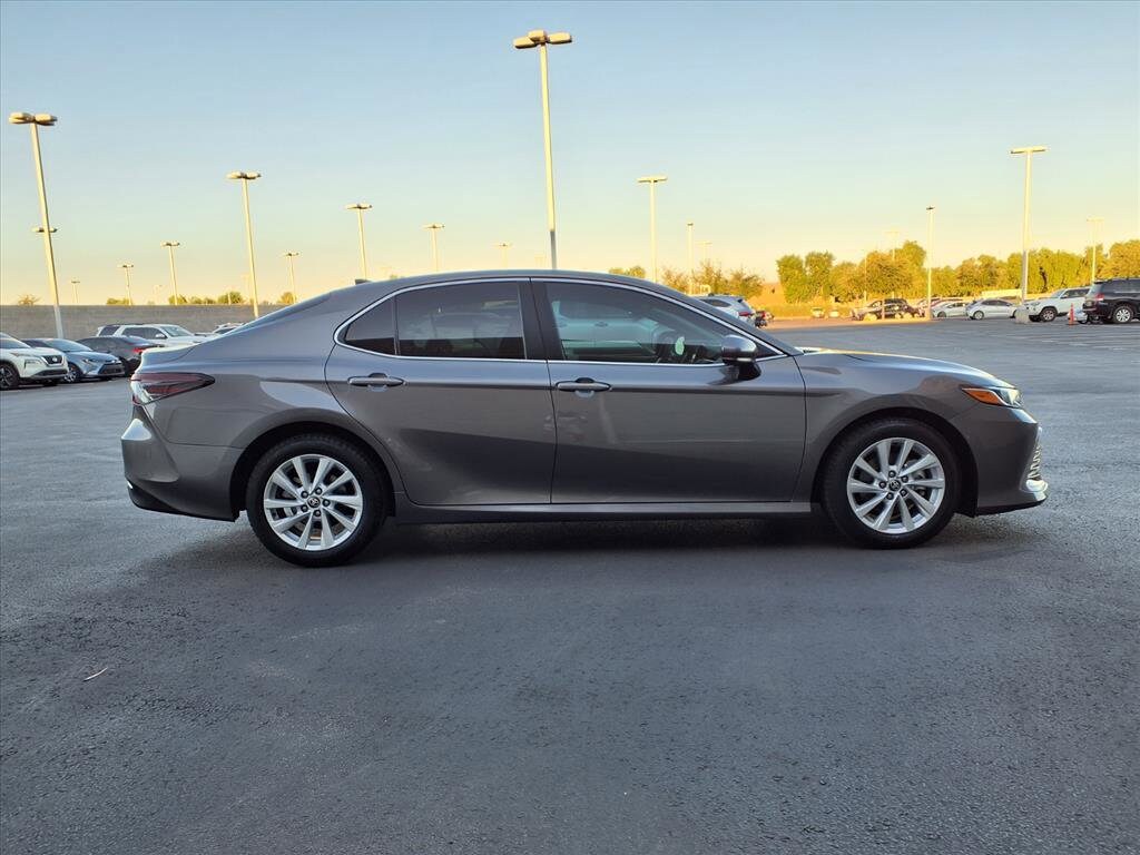 2021 Toyota Camry LE photo 3