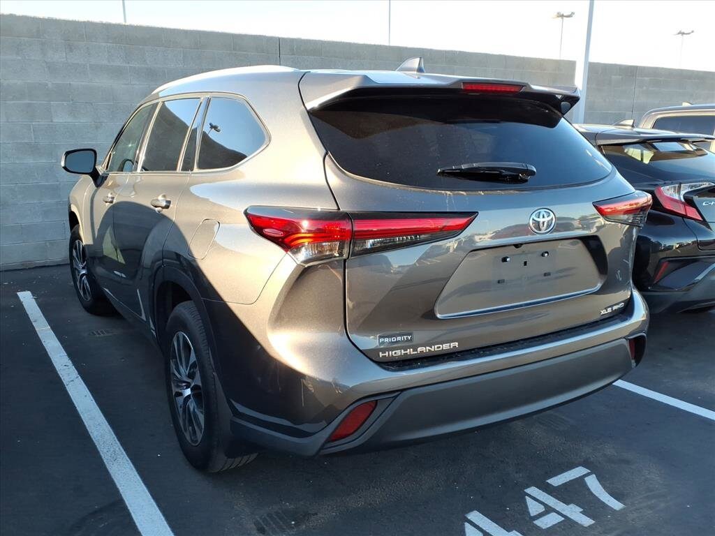 2022 Toyota Highlander XLE photo 3