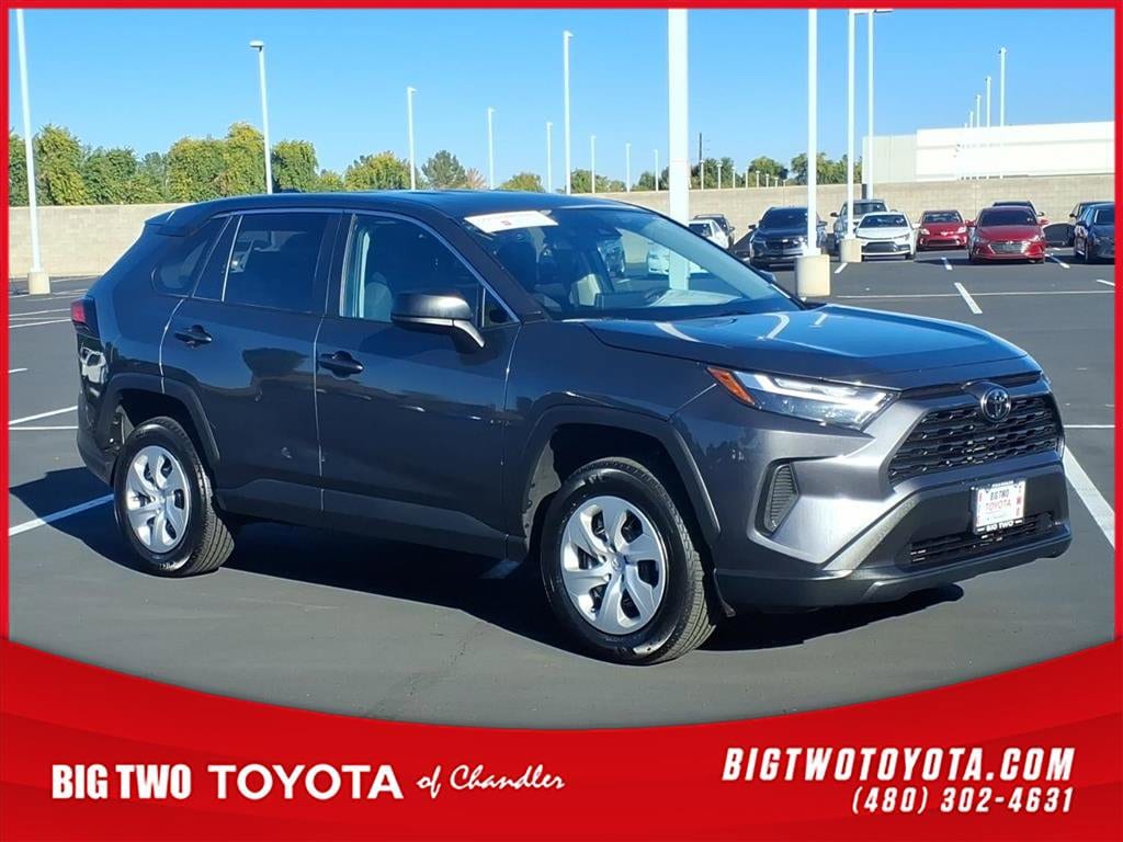 2024 Toyota RAV4 LE's photo