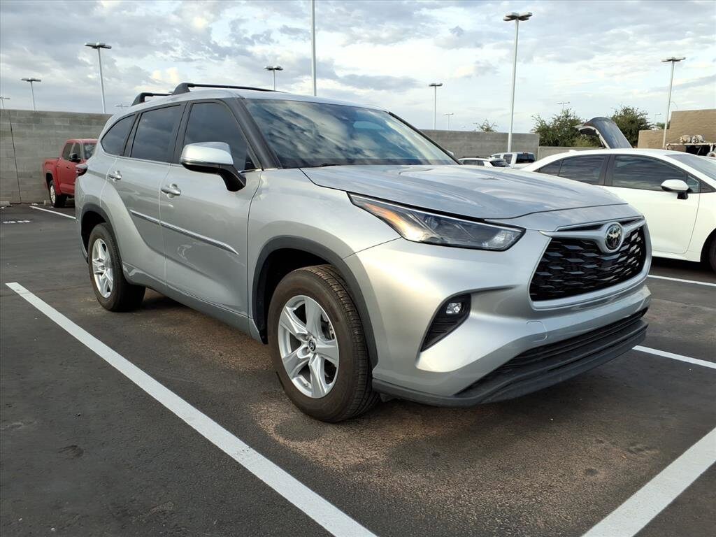 2023 Toyota Highlander Sport photo 2