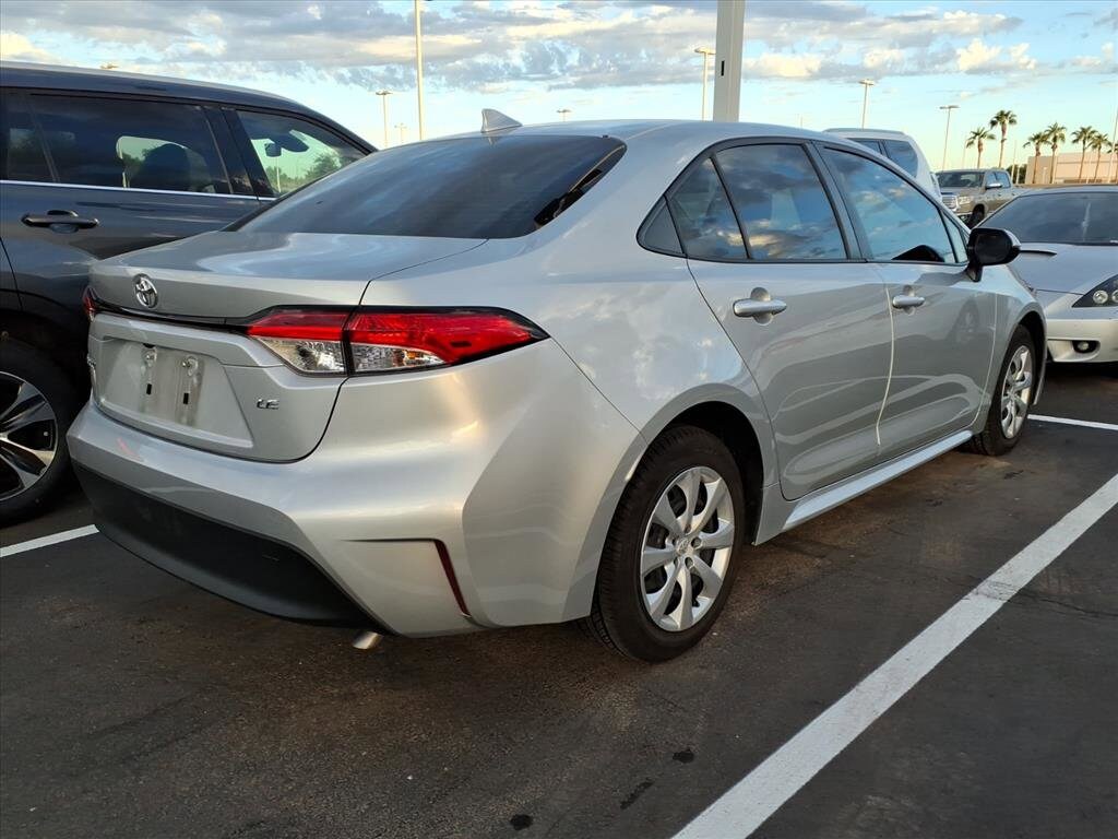 2023 Toyota Corolla LE photo 3