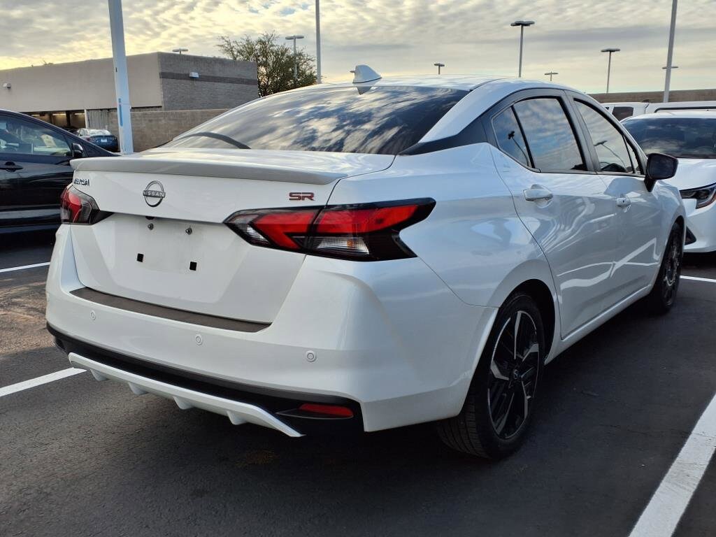 2023 Nissan Versa 1.6 SR Sedan photo 3