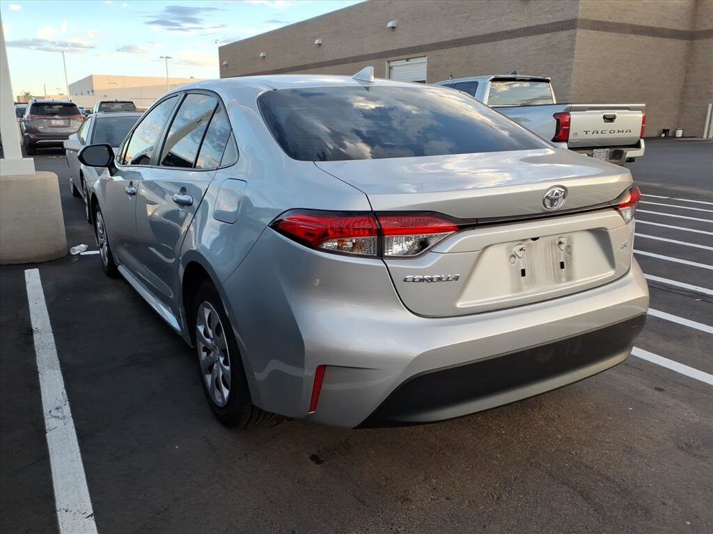 2023 Toyota Corolla LE photo 4
