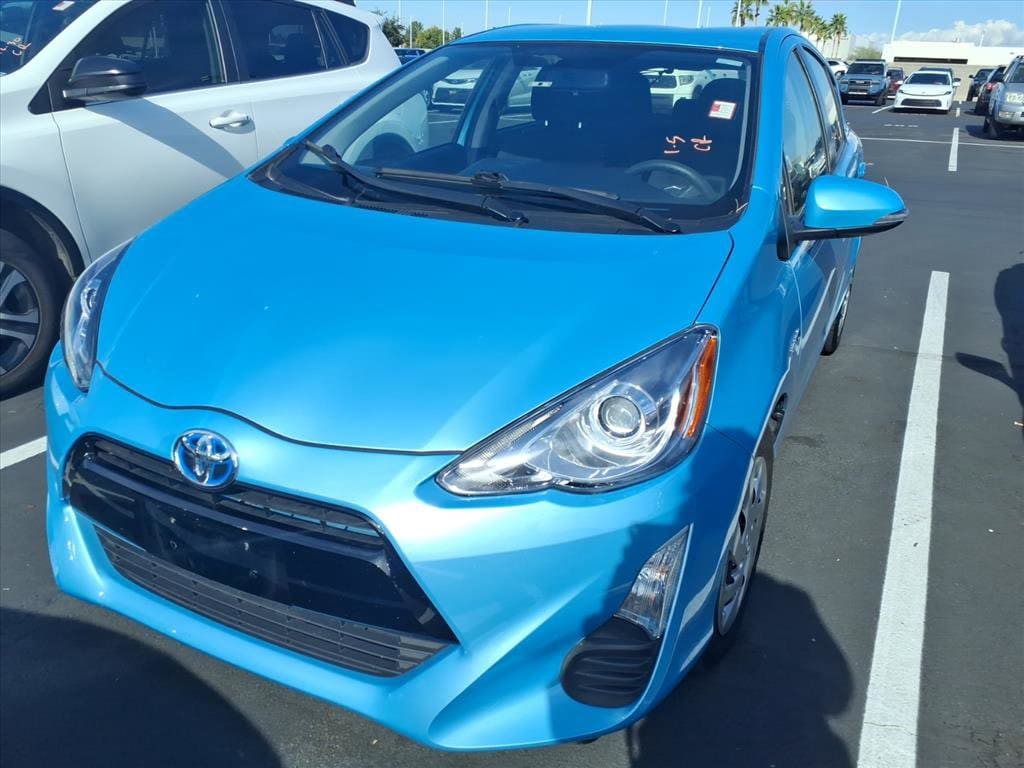 2016 Toyota Prius c Two's photo