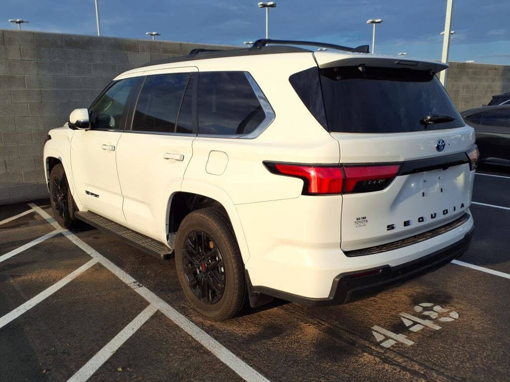2024 Toyota Sequoia SR5 photo 3