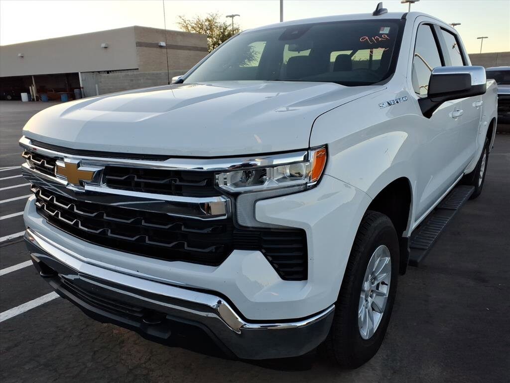 2024 Chevrolet Silverado 1500 photo 2