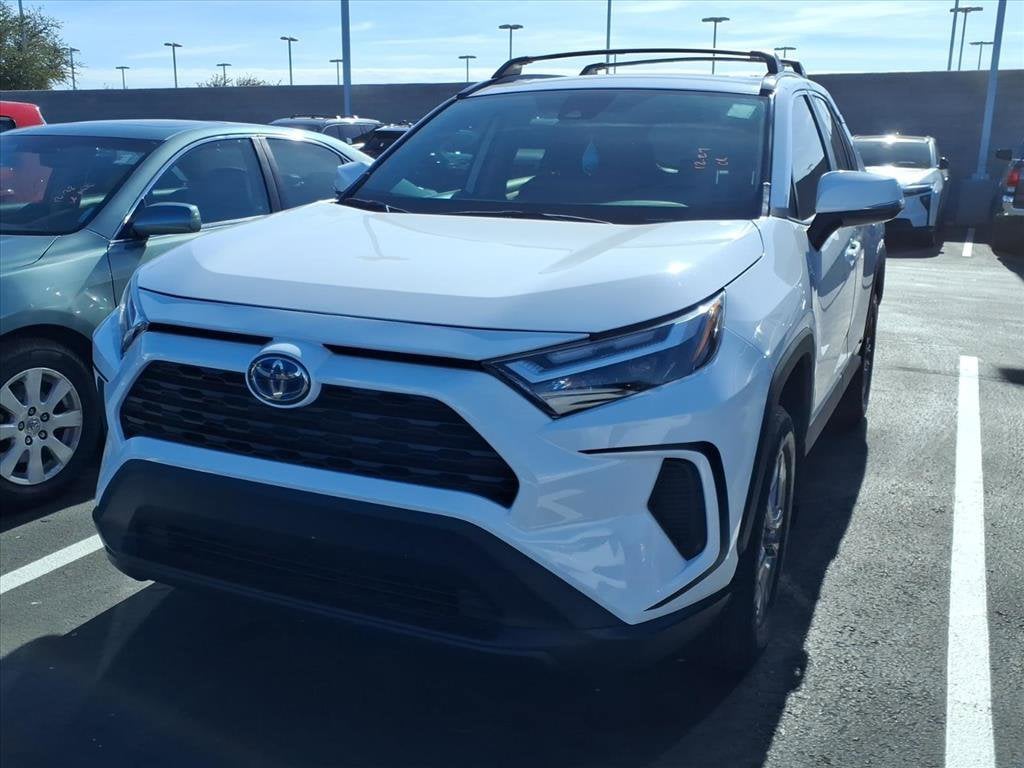 2024 Toyota RAV4 XLE's photo