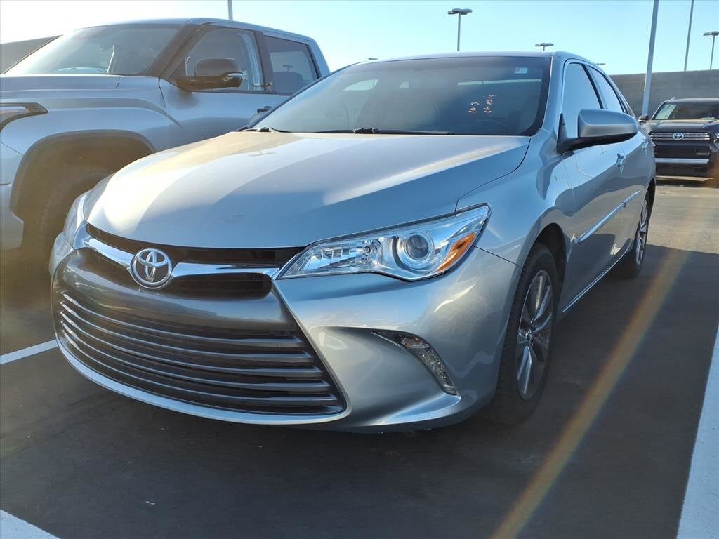 2017 Toyota Camry XLE XSE photo 2