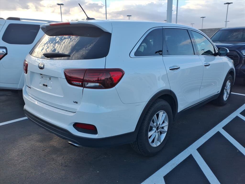2019 Kia Sorento LX photo 2