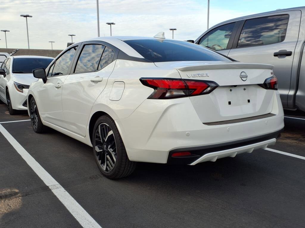 2023 Nissan Versa 1.6 SR Sedan photo 4