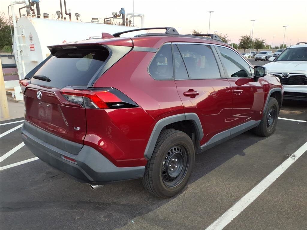 2020 Toyota RAV4 LE photo 2