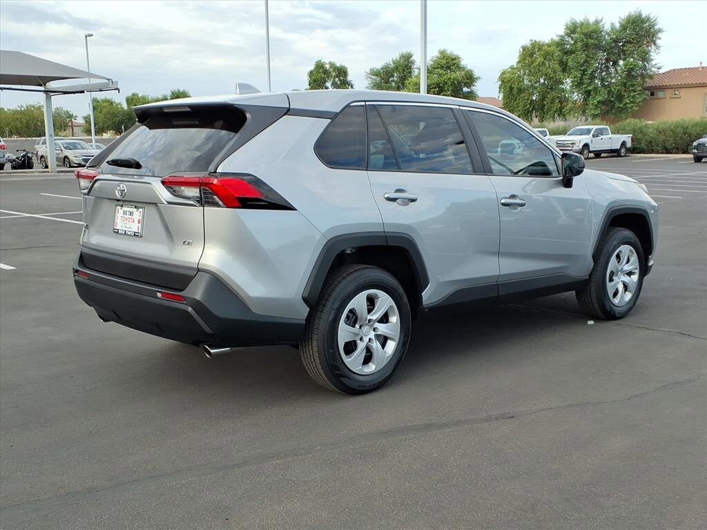 2023 Toyota RAV4 LE photo 4