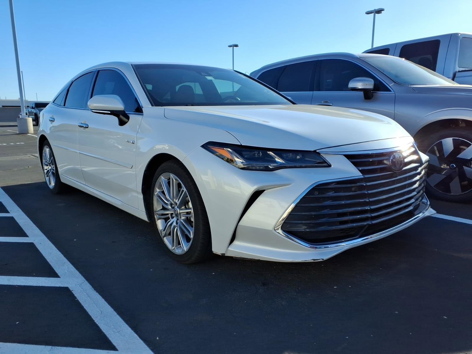 2021 Toyota Avalon Limited Hybrid's photo