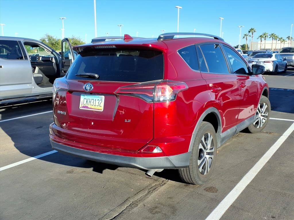 2018 Toyota RAV4 LE photo 4